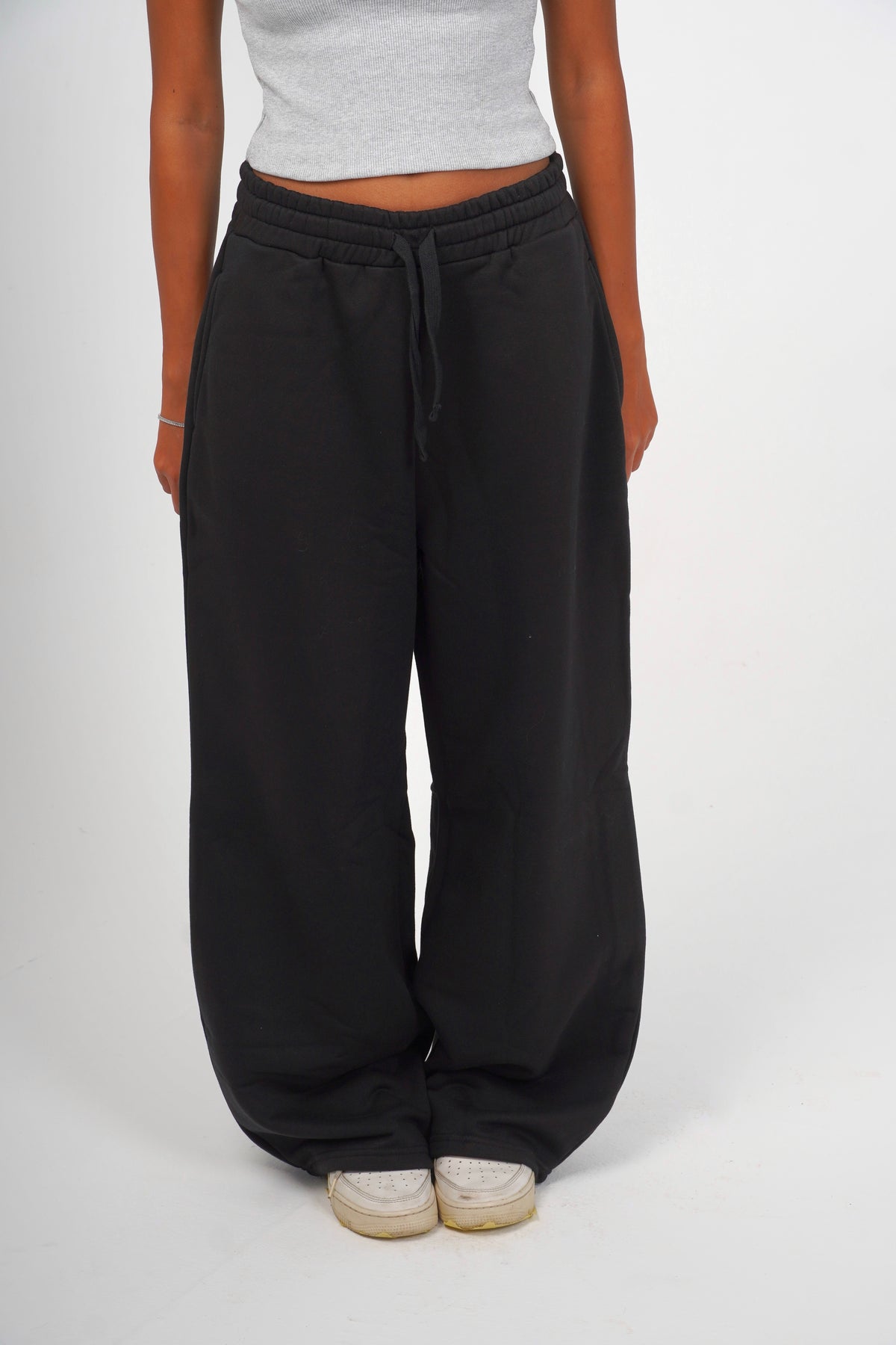 BLACK TOWN BALLON SWEATS