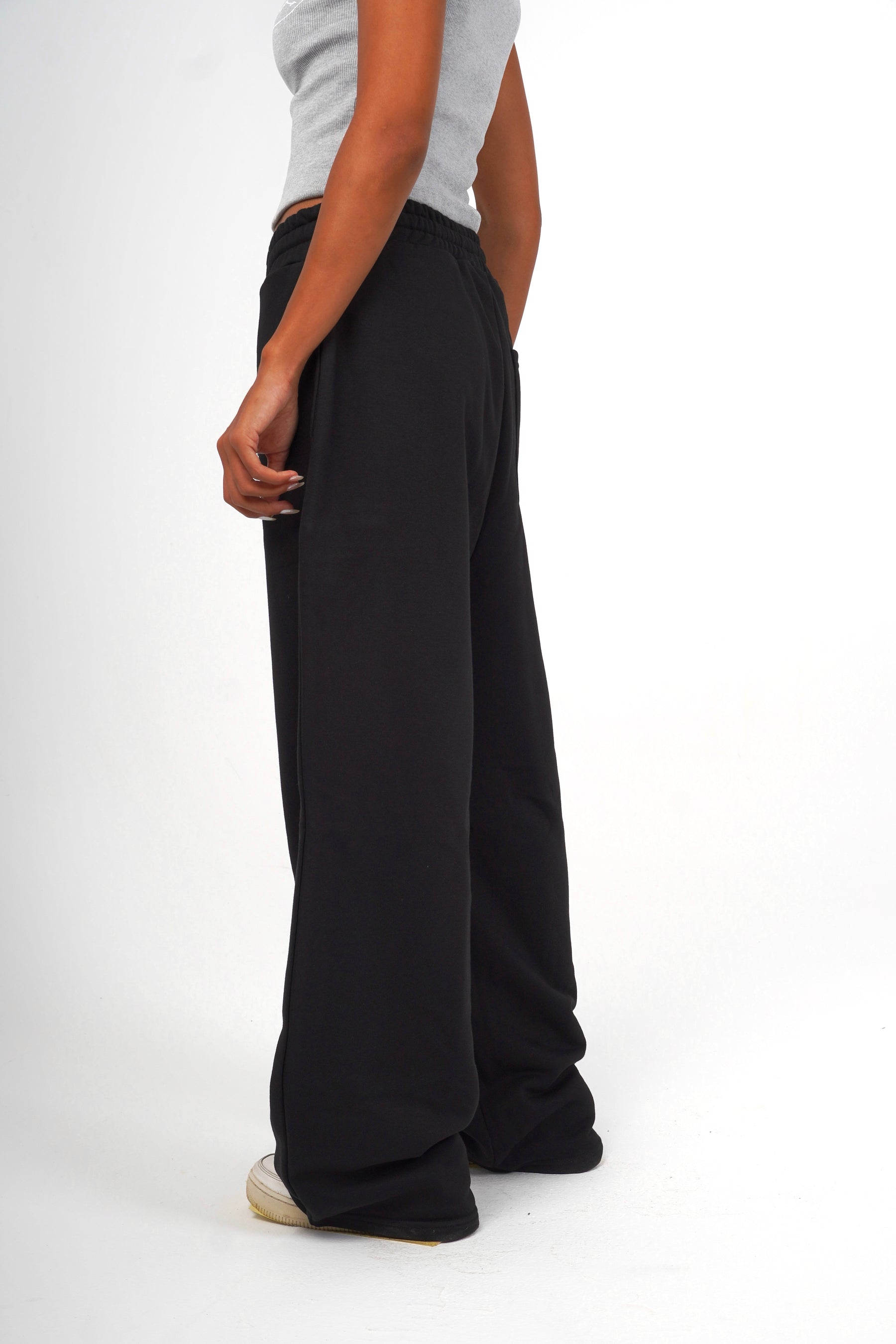 BLACK TOWN BALLON SWEATS